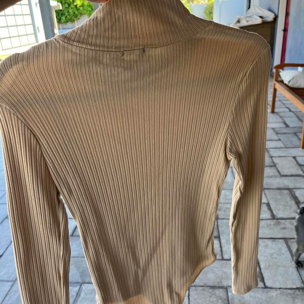 Ambiance NWT Beige Ribbed Turtleneck Bodysuit Y2K Layering Fitted Top - Picture 3 of 3